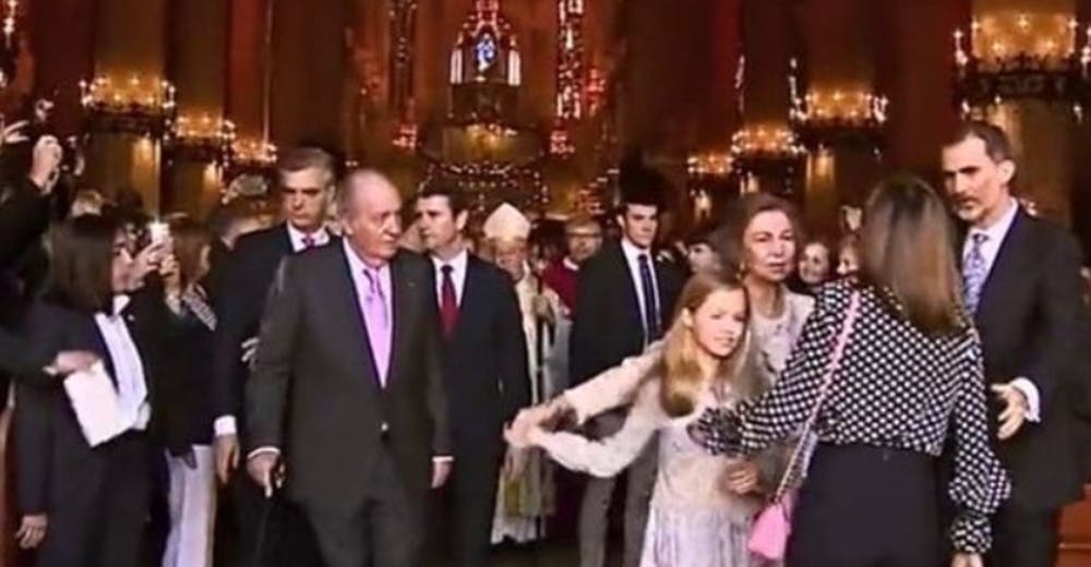 «Déjalo por favor”- Salen a la luz las palabras que intercambiaron las reinas en la discusión «Déjalo por favor”- Salen a la luz las palabras que intercambiaron las reinas en la discusión