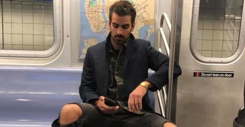 Responde el apuesto hombre al que una joven le hizo una foto a escondidas en el metro