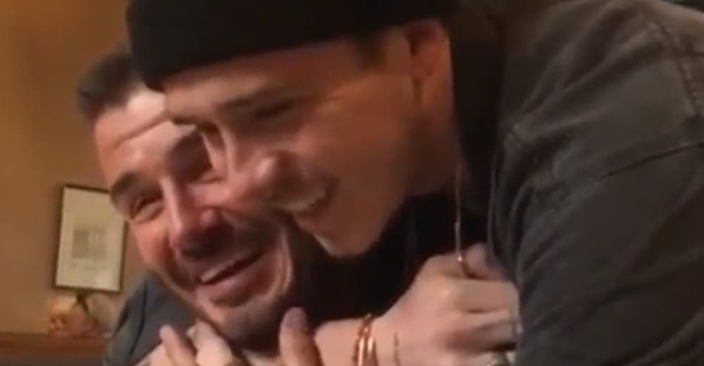 La reacción de David Beckham ante la sorpresa que recibió de su hijo conmueve las redes
