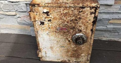 Lo que hizo esta pareja con la caja fuerte que encontró en su jardín desconcertó a los vecinos