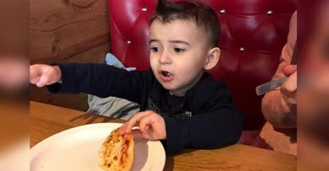 Un error humano en una pizzería casi le cuesta la vida a un niño de 2 años