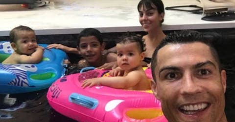 Los mellizos de Cristiano Ronaldo celebraron su primer cumpleaños sin la presencia de su padre