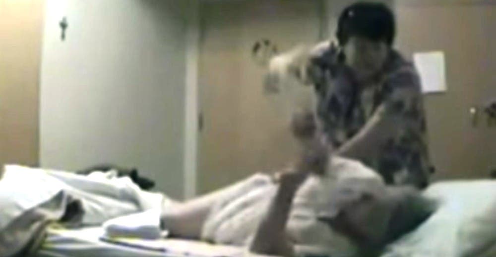 Tras colocar una cámara oculta descubre cómo humillaban y maltrataban a su madre con demencia Tras colocar una cámara oculta descubre cómo humillaban y maltrataban a su madre con demencia