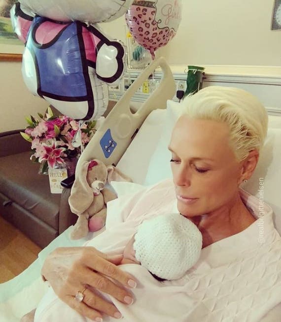  embarazada a los 54 años brigitte nielsen bebe nro 5 dar a luz nacio