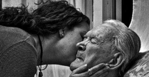 10 cosas que cambian por completo en la vida después de perder a los padres
