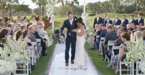 Un parapléjico consigue caminar el día de su boda ante la incredulidad de los invitados