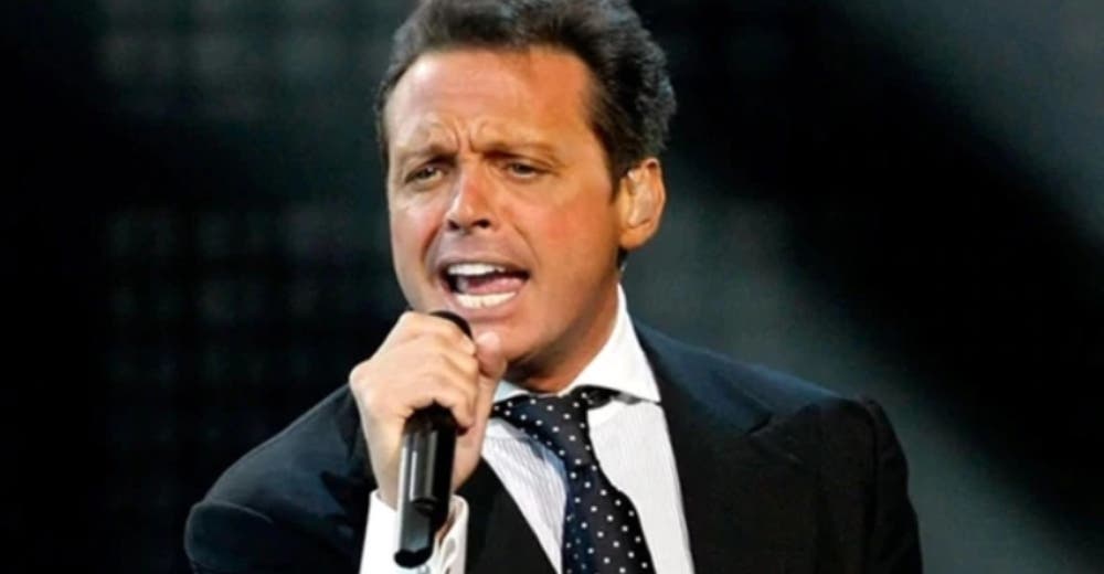Luis Miguel recibe abucheos por mostrar su deplorable estado en su última aparición pública Luis Miguel recibe abucheos por mostrar su deplorable estado en su última aparición pública