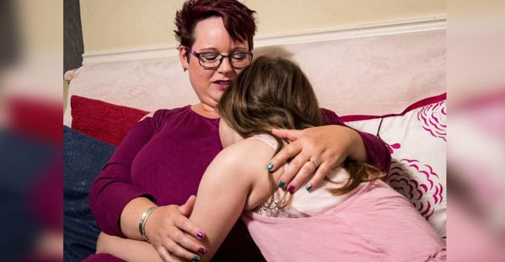 Amamanta a su hija de 10 años porque decidió hacer un destete natural Amamanta a su hija de 10 años porque decidió hacer un destete natural