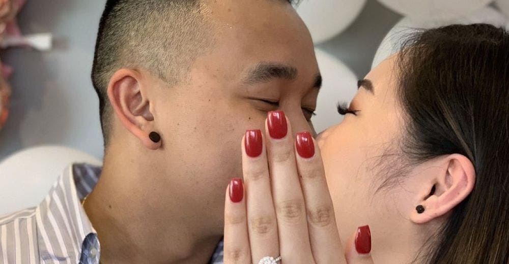 La foto de su compromiso se hace viral porque el anillo lo tenía otra mujer