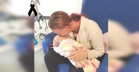 Se despide de su hija de 14 días de nacida porque el beso que recibió le costó la vida