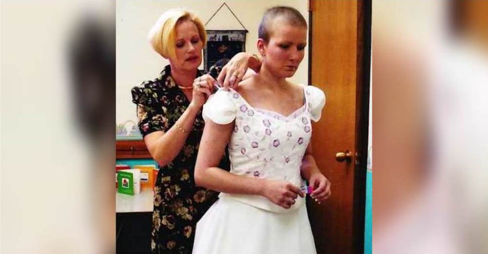 Una joven camina hacia el altar mientras luchaba contra el cáncer que atentaba contra su vida