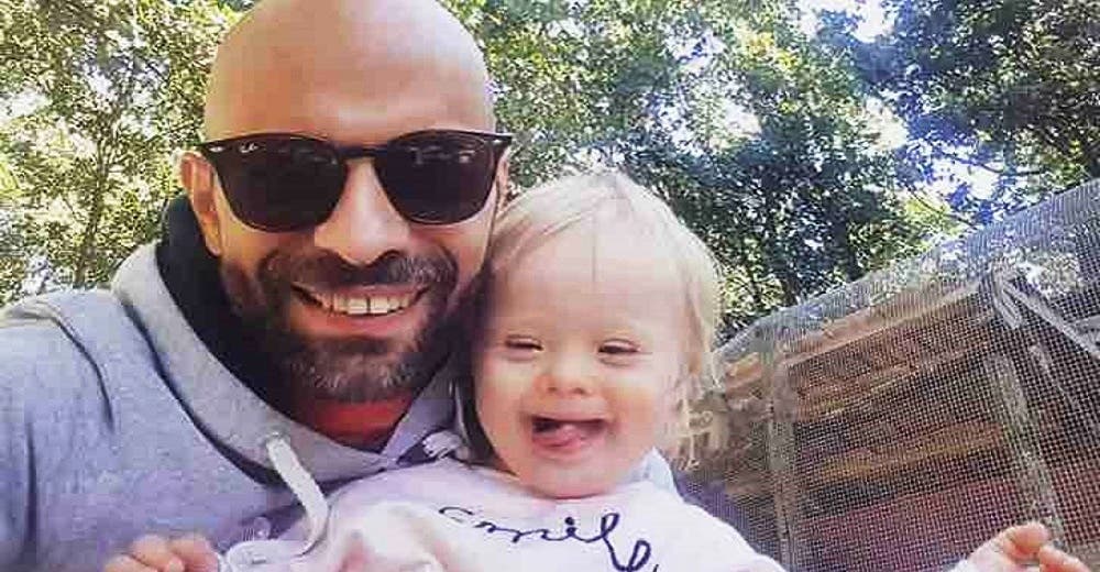 Un padre soltero gay adopta a una bebé con Síndrome de Down rechazada por 20 familias