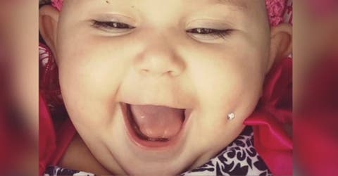 «Hago lo que quiera con mi hija» – Perfora la mejilla de su bebé para que luzca un piercing