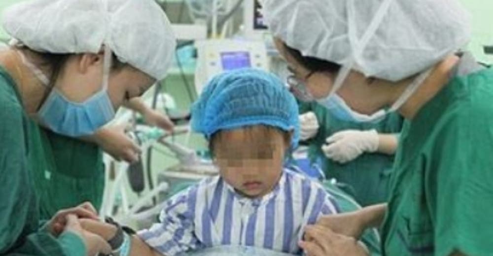 Una niña de 3 años se convierte en la paciente más joven del mundo con cáncer de mama