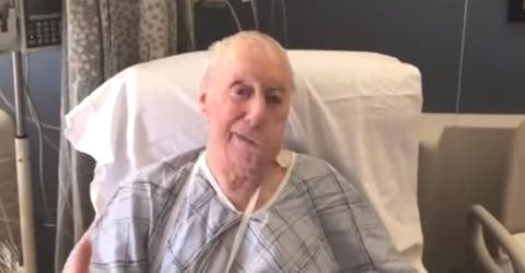 Ingresa al hospital tras un incidente que fracturó su cadera y sale convertido en millonario