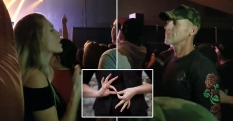 El emotivo gesto de una chica con su padre sordo conmueve a los asistentes de un concierto