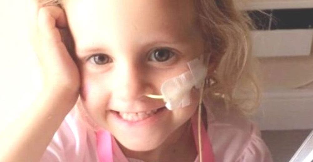 Una niña de 4 años se queja de un dolor estomacal y termina luchando contra un agresivo cáncer Una niña de 4 años se queja de un dolor estomacal y termina luchando contra un agresivo cáncer