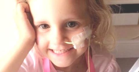 Una niña de 4 años se queja de un dolor estomacal y termina luchando contra un agresivo cáncer