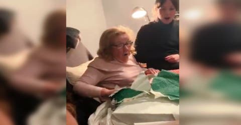 Esperó durante 71 años un regalo que jamás pudo recibir, hasta que su nieto le cumplió su deseo
