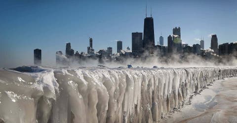 «Evite respirar profundamente, minimice el hablar»: La ola de frío polar deja ya 12 fallecidos