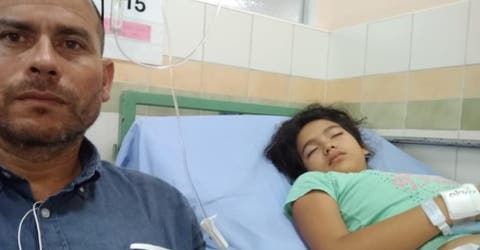 Una niña ingresa en cuidados intensivos tras contraer una bacteria en una piscina