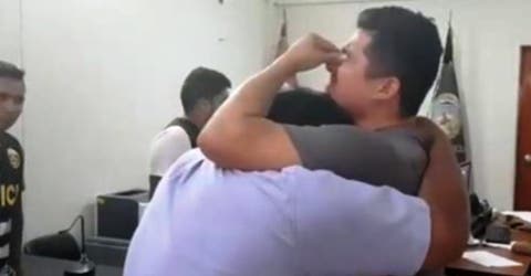 Un policía rompe a llorar al recibir la sentencia de prisión por defenderse de un delincuente