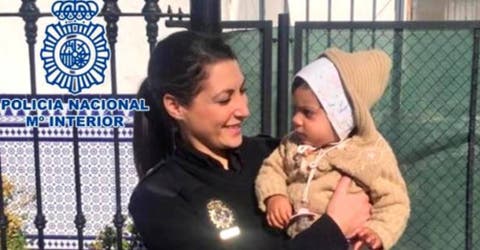 La hazaña de 2 policías salva a una niña de 14 meses de morir asfixiada