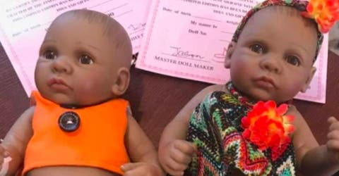 Un padre se escandaliza al ver los órganos de las muñecas que compró para su hija