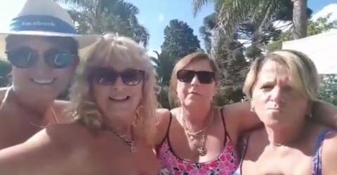 Cuatro señoras se filman intentando hacerse una selfie y el vídeo causa revuelo
