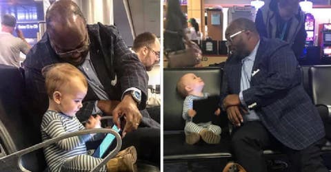 Su bebé se hace amiga de un extraño en un aeropuerto y decide publicar una emotiva reflexión