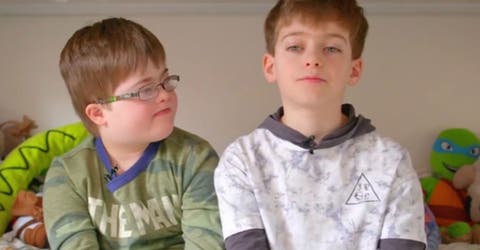 Un niño de 9 años habla sobre su hermano gemelo con Síndrome de Down emocionando a todos