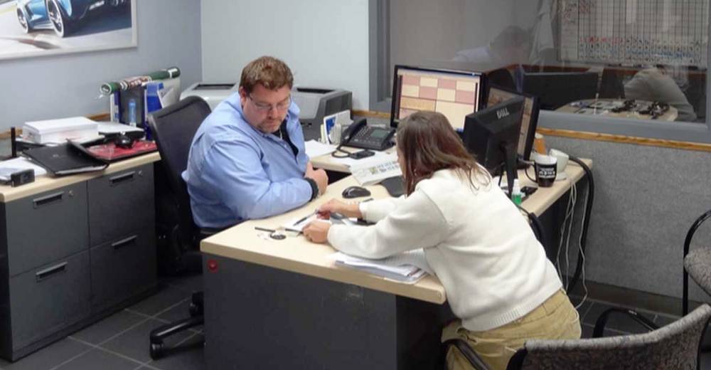 Le dieron 8 horas para despedir a sus empleados, pero él tuvo el mejor plan que jamás olvidarán Le dieron 8 horas para despedir a sus empleados, pero él tuvo el mejor plan que jamás olvidarán