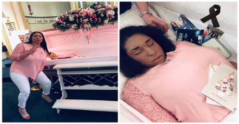 Es fotografiada en el funeral de su abuela y 10 meses después ocupa el mismo lugar
