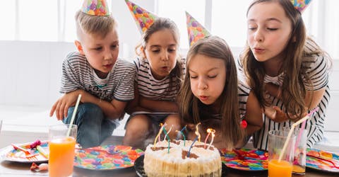 Soplar las velas de una tarta de cumpleaños podría ser más peligroso de lo que crees