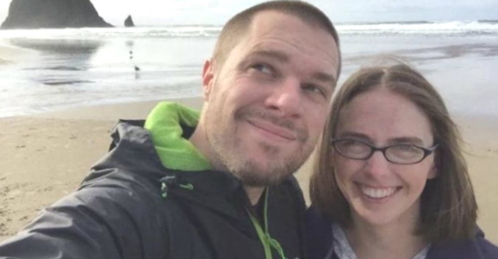 Su suegra la critica por tener su casa sucia pero su esposo reacciona para defenderla
