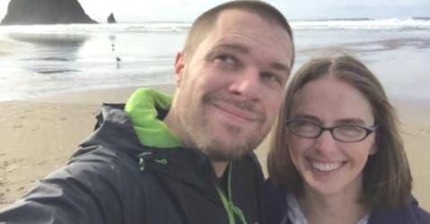 Su suegra la critica por tener su casa sucia pero su esposo reacciona para defenderla
