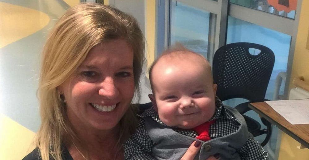Una enfermera termina adoptando al bebé del que jamás se pudo separar en la UCI