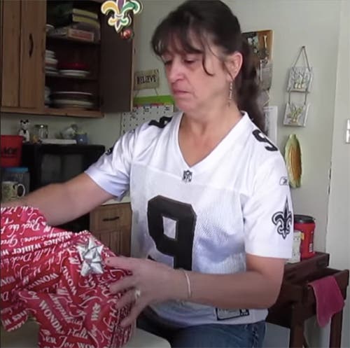 Mujer regalo sorpresa