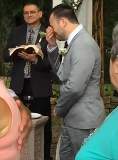 Novio en el altar