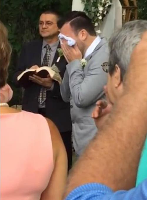 Novio en el altar