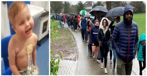 Hacen cola bajo la lluvia para ver si pueden ser donantes de un niño de 5 años en etapa terminal