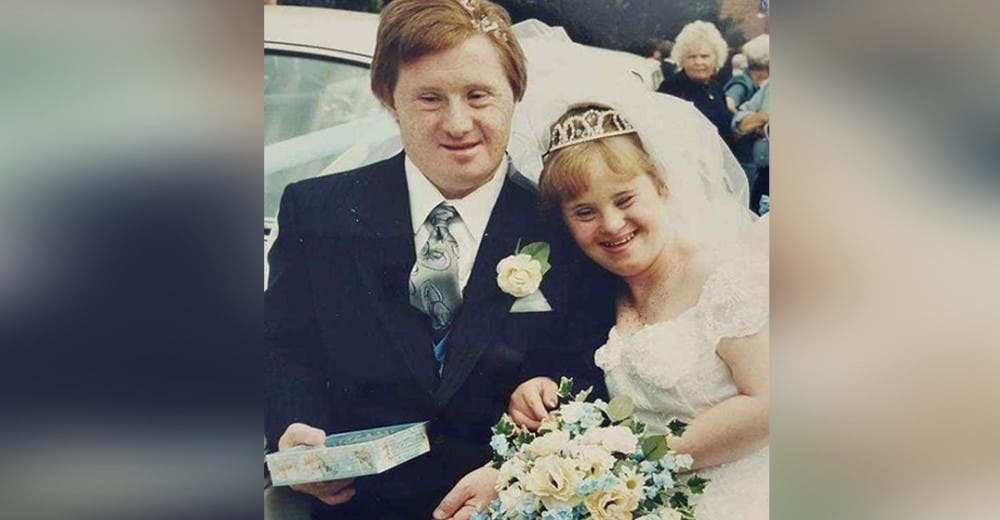 Una pareja con Síndrome de Down emociona a todos celebrando sus 23 años de casados