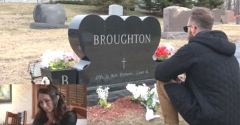 Se emociona al ver a su novio arrodillado frente a la tumba de su padre tras 9 años de su muerte