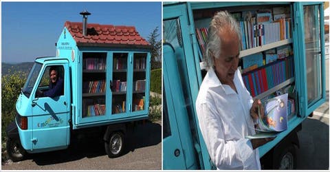 Un maestro construye una biblioteca rodante y recorre las calles regalando libros a los niños