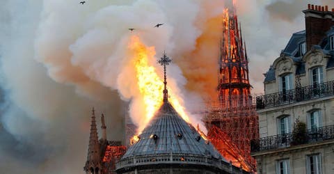 Dos billonarios donan 300 millones de euros para la reconstrucción de la catedral de Notre Dame