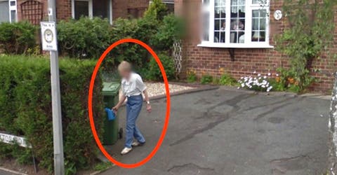 Busca la casa de su madre fallecida en Google Maps y la encuentra regando las plantas
