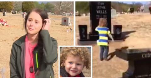 Visita la tumba de su padre que perdió la vida inesperadamente y encuentra una caja