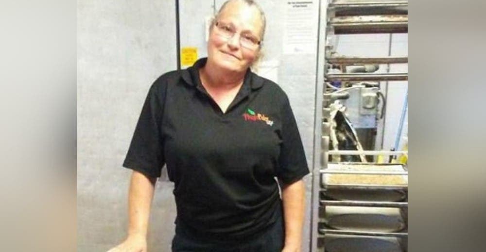 Despiden a una empleada por servir un menú escolar de 7 euros a un niño que no tenía dinero Despiden a una empleada por servir un menú escolar de 7 euros a un niño que no tenía dinero