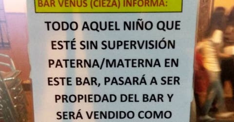 El dueño de un bar publica un polémico cartel harto de que los padres no se ocupen de sus hijos