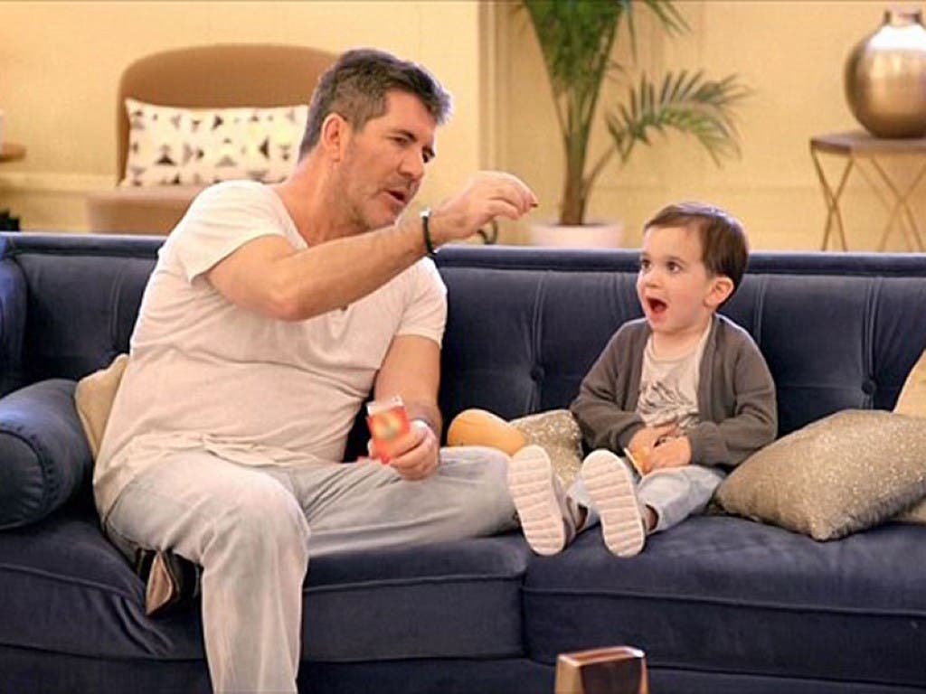 Simon Cowell causa polémica al declarar que quiere que su hijo deje la